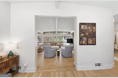 505 Hollydale Court NW, Atlanta, GA 30342 - Photo 9
