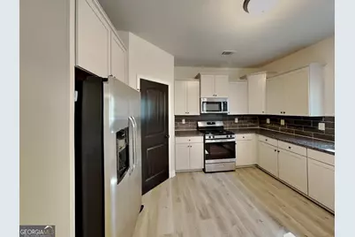 3160 Sparrow Creek Drive, Loganville, GA 30052 - Photo 3