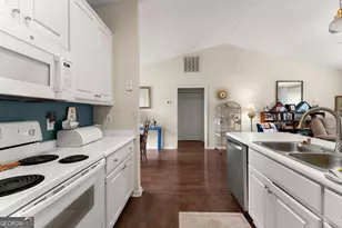 3033 Bentley Park Cir, Gainesville, GA 30504 - Photo 9