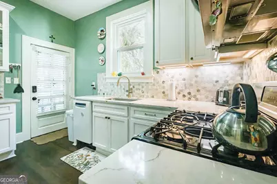 309 E 34th Street, Savannah, GA 31401 - Photo 13