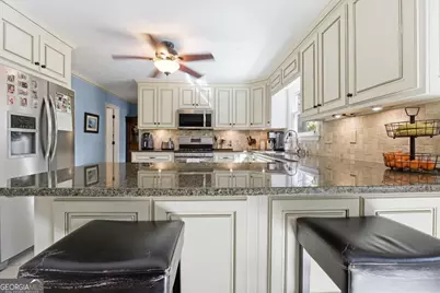 1033 Wash Lee Drive SW, Lilburn, GA 30047 - Photo 11