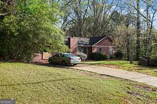 1727 Vauxhall Dr, Lithonia, GA 30058 - Photo 3