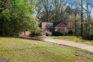 1727 Vauxhall Dr, Lithonia, GA 30058 - Photo 3