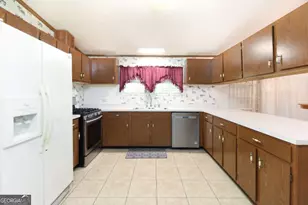 283 Third St, Colbert, GA 30628 - Photo 7