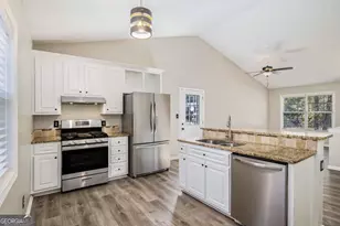 3235 Southshore Ct, Cumming, GA 30041 - Photo 5