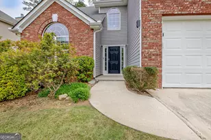 77 St Charles Pl, Sharpsburg, GA 30277 - Photo 3