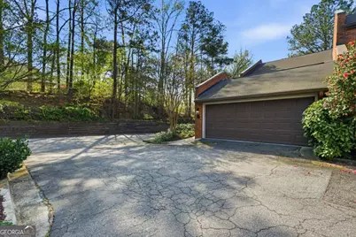 47 Willow Glen, Atlanta, GA 30342 - Photo 3