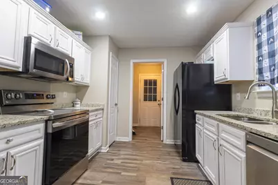 304 Laurel Woods Drive, Warner Robins, GA 31088 - Photo 11