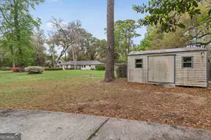 174 St Clair Dr, Saint Simons, GA 31522 - Photo 11