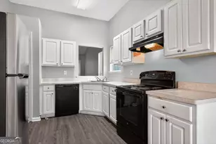 5470 Twin Lakes Dr, Atlanta, GA 30349 - Photo 3