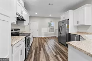 672 Lakeside Cir, Baxley, GA 31513 - Photo 11