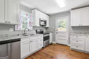 2403 E 37th St, Savannah, GA 31404 - Photo 9