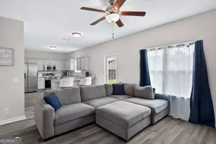 425 Brightleaf Cir, Hinesville, GA 31313 - Photo 9