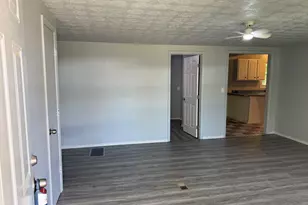 342 Phillips Cir, Royston, GA 30662 - Photo 3