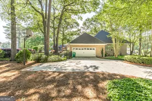 201 Stathams Way, Warner Robins, GA 31088 - Photo 9