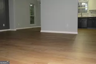 2060 Bedford Ct, Lithonia, GA 30058 - Photo 9