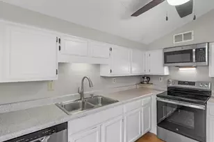 915 Strawberry Ct, Ellenwood, GA 30294 - Photo 7