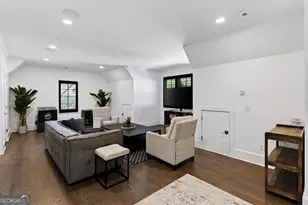 4075 Peachtree Dunwoody Rd NE, Atlanta, GA 30319 - Photo 27