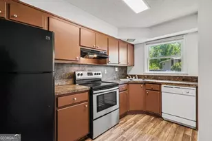 2060 Kings Gate Circle, Snellville, GA 30078 - Photo 3