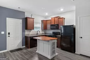 1110 Highwood Ln, East Point, GA 30344 - Photo 5