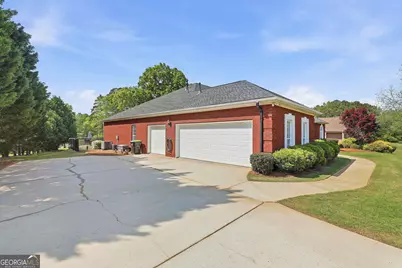 110 Lake Park Court, Sharpsburg, GA 30277 - Photo 7