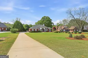 110 Lake Park Ct, Sharpsburg, GA 30277 - Photo 5