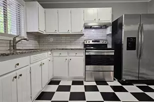 1096 Deleon Ct, Clarkston, GA 30021 - Photo 11