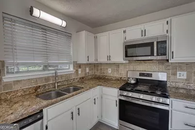 502 N Summit, Stone Mountain, GA 30083 - Photo 9