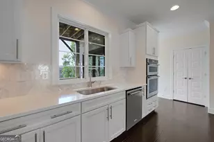 824 Stone Ridge Ln, Atlanta, GA 30324 - Photo 15