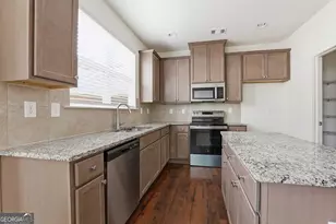 7641 Squire Ct, Fairburn, GA 30213 - Photo 11