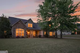 310 Ivy Ln, Senoia, GA 30276 - Photo 1