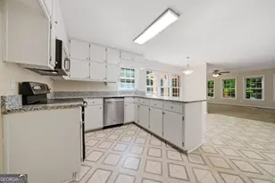 430 Ridgemont Dr, Fayetteville, GA 30215 - Photo 11