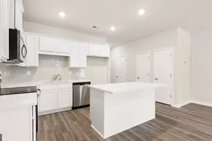 210 Kenmore Cir, Perry, GA 31069 - Photo 9