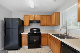 2404 Raven Cir, Lithonia, GA 30058 - Photo 17
