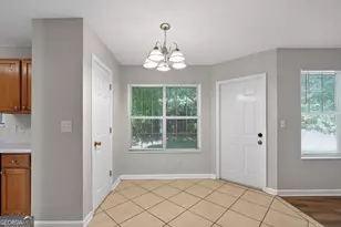 2404 Raven Cir, Lithonia, GA 30058 - Photo 15