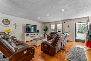4393 Housworth Dr, Lithonia, GA 30038 - Photo 11