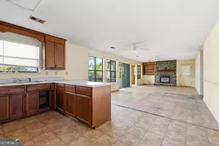 342 N Lake Dr, Perry, GA 31069 - Photo 9