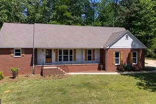 406 Ashford Cir, Lagrange, GA 30240 - Photo 1
