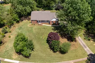 406 Ashford Cir, Lagrange, GA 30240 - Photo 3