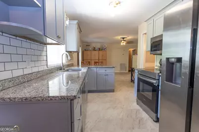 408 Skyway Drive, Warner Robins, GA 31088 - Photo 11