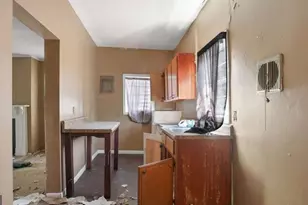 223 W 38th St, Savannah, GA 31401 - Photo 17