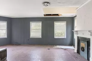 223 W 38th St, Savannah, GA 31401 - Photo 13