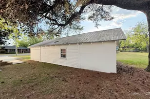 614 S Tillman St, Glennville, GA 30427 - Photo 21