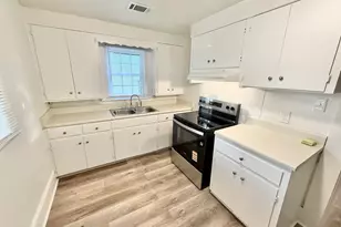 614 S Tillman St, Glennville, GA 30427 - Photo 13