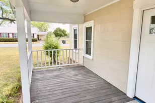 614 S Tillman St, Glennville, GA 30427 - Photo 25