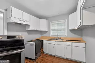 2416 Meadow Park Dr SW, Atlanta, GA 30315 - Photo 5