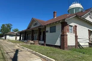130 S Washington St, Lyons, GA 30436 - Photo 1