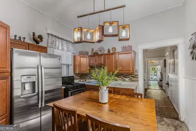 211 W 34th Street, Savannah, GA 31401 - Photo 17