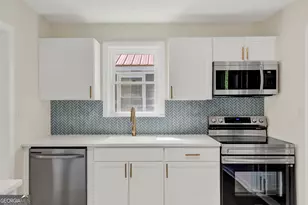 2222 Hanson St, Savannah, GA 31404 - Photo 9