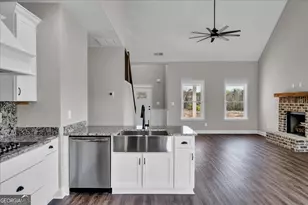 426 Burlington Dr, Lizella, GA 31052 - Photo 5